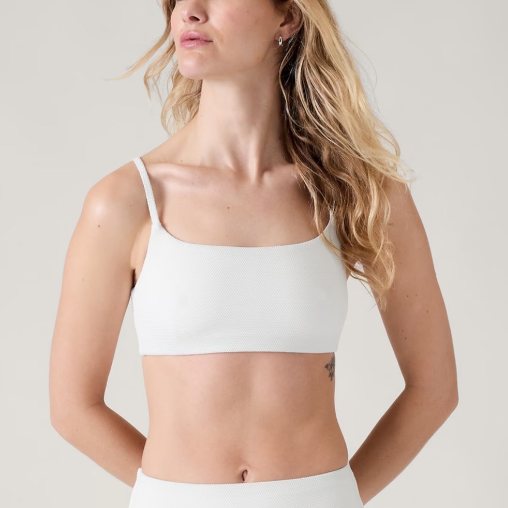 ATHLETA SWIM ATHLETA SCOOP BIKINI TOP WHITE A-C size: small